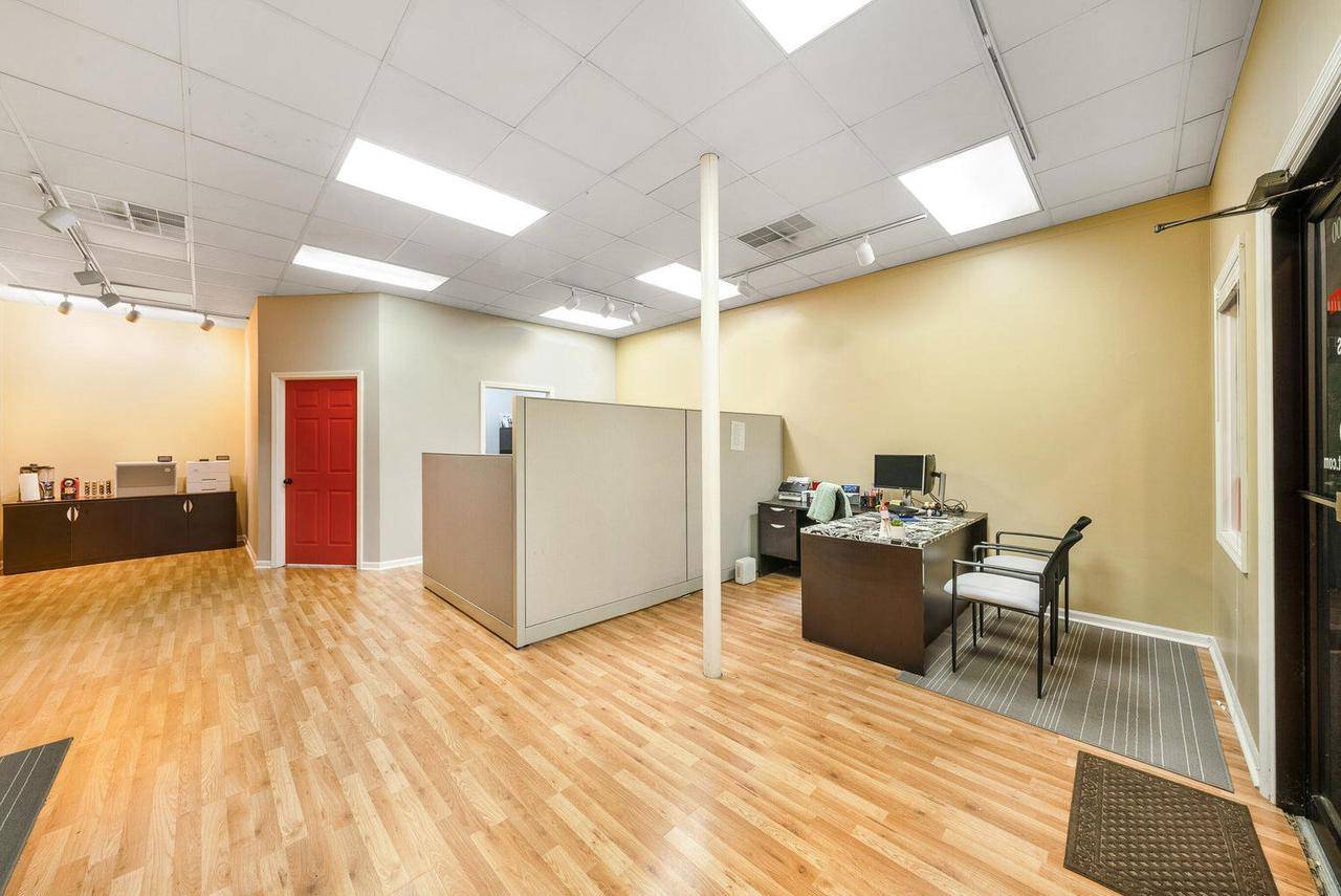 Lake Geneva, WI 53147,647 W Main STREET #1000, 1200