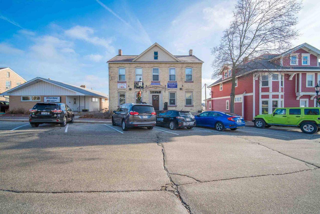 West Bend, WI 53095-3365,139 S 6th AVENUE