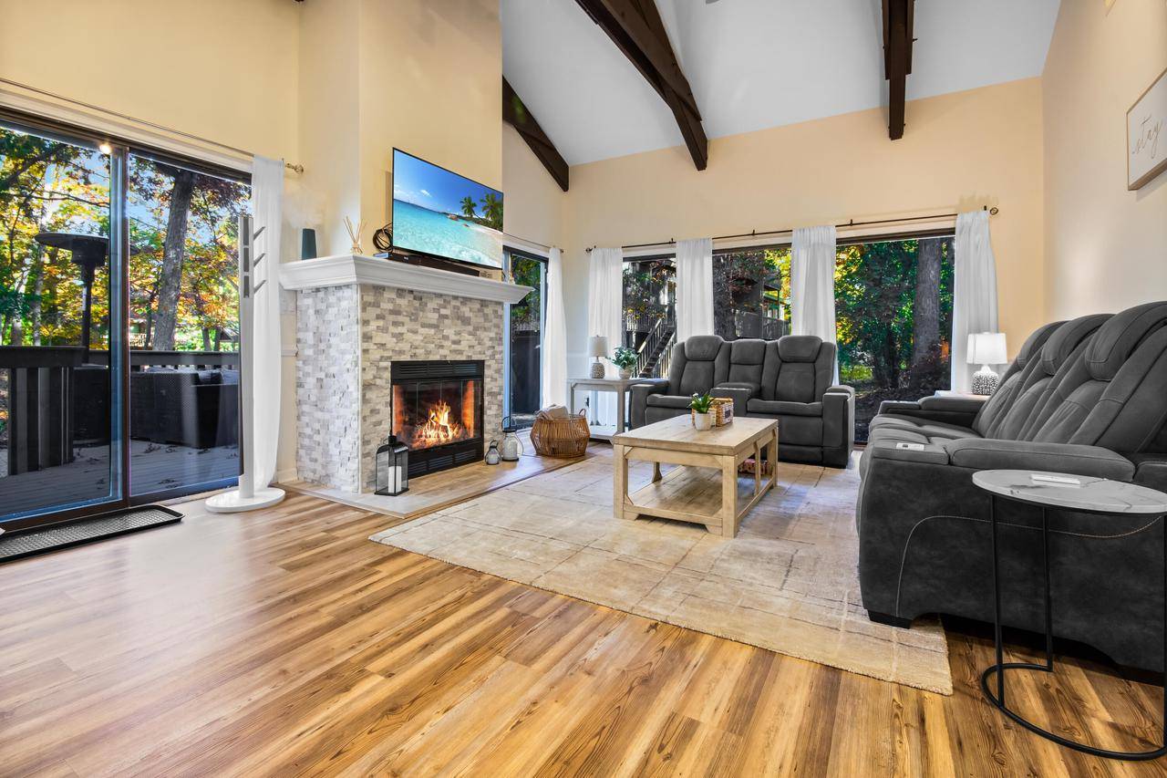 Fontana, WI 53125,516 Abbey Springs DRIVE #A