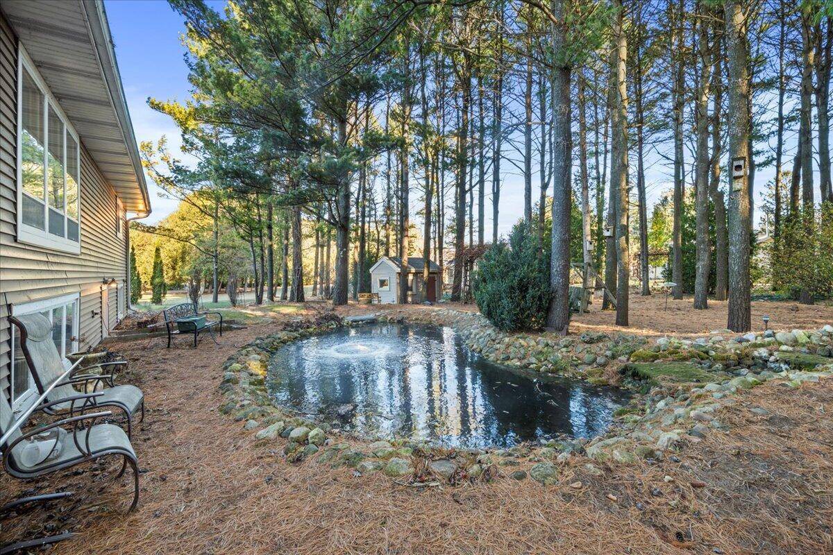 Cleveland, WI 53015-1226,933 Westview STREET