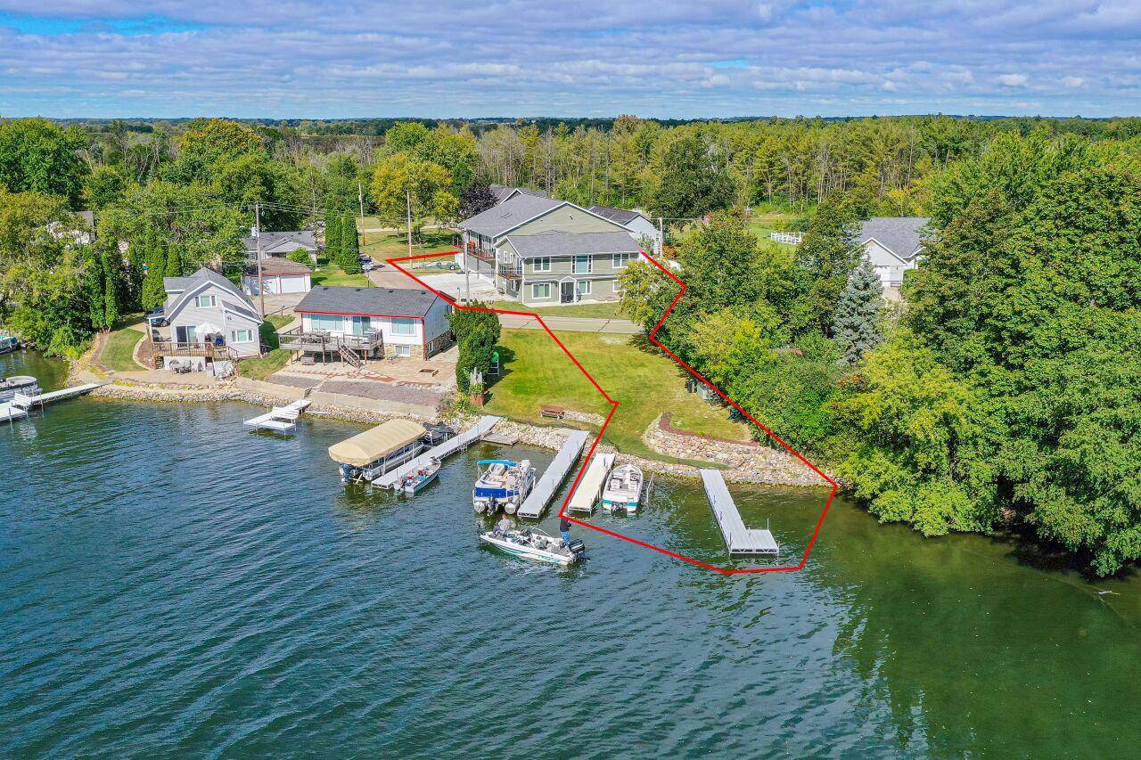 Waterford, WI 53185-1740,7134 N Tichigan ROAD