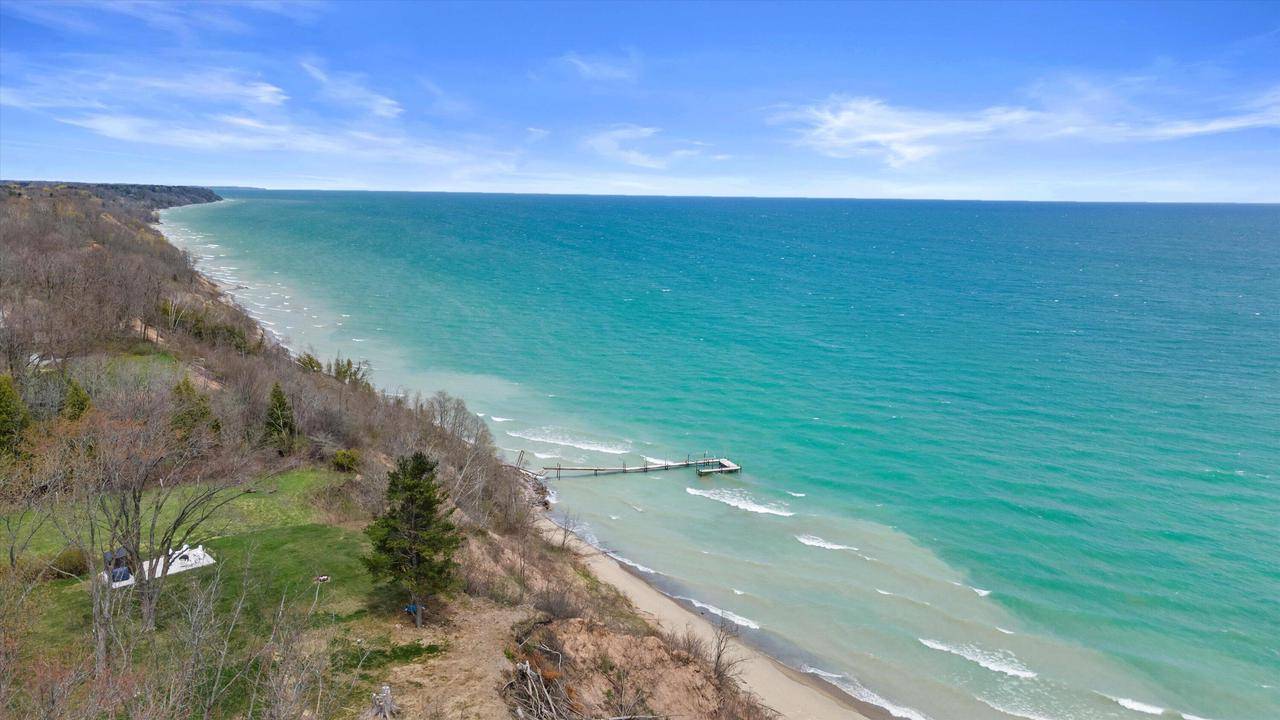 Mequon, WI 53097,13480 N Lakewood DRIVE