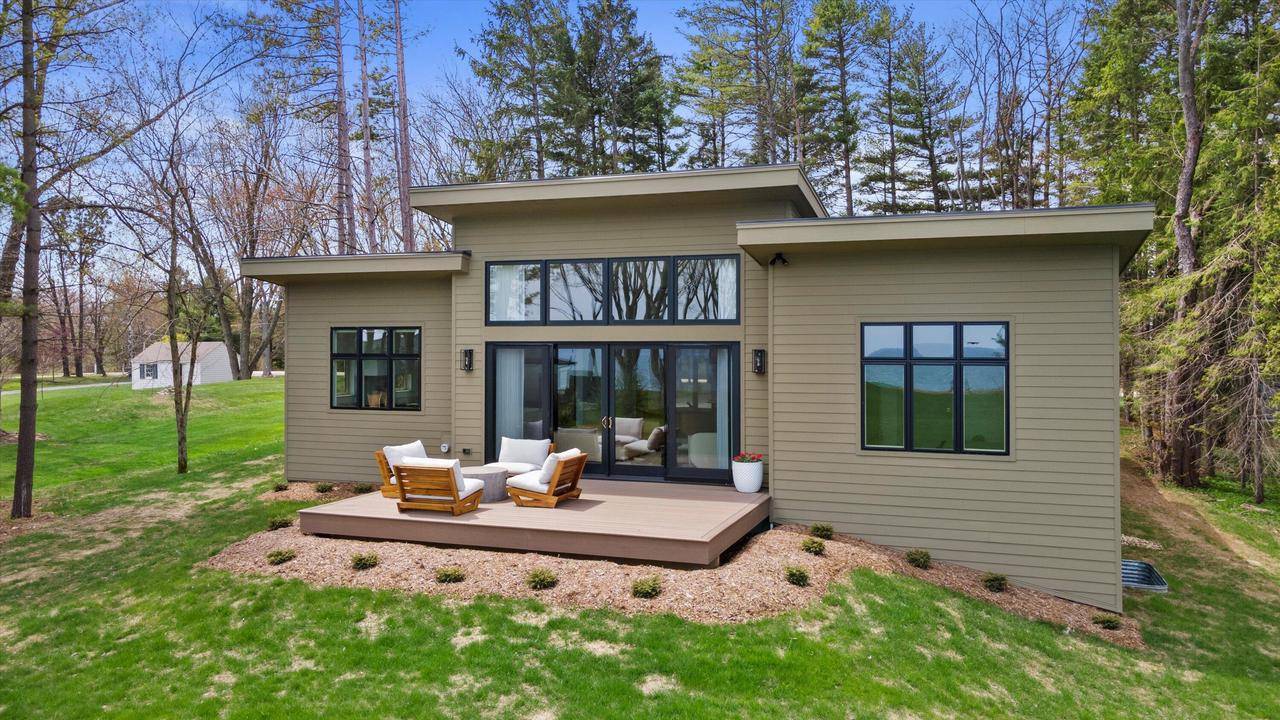 Mequon, WI 53097,13480 N Lakewood DRIVE