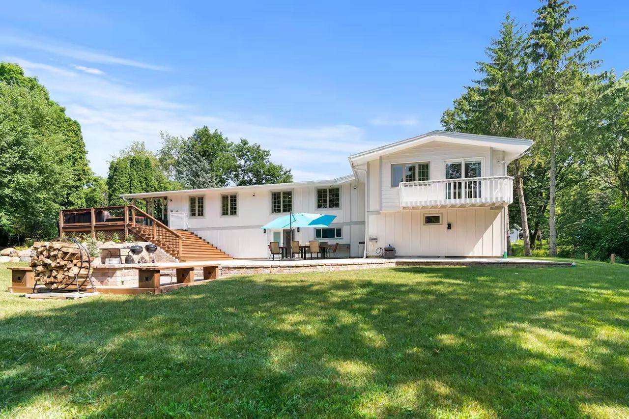 Lake Geneva, WI 53147-3569,N2732 Skyline DRIVE