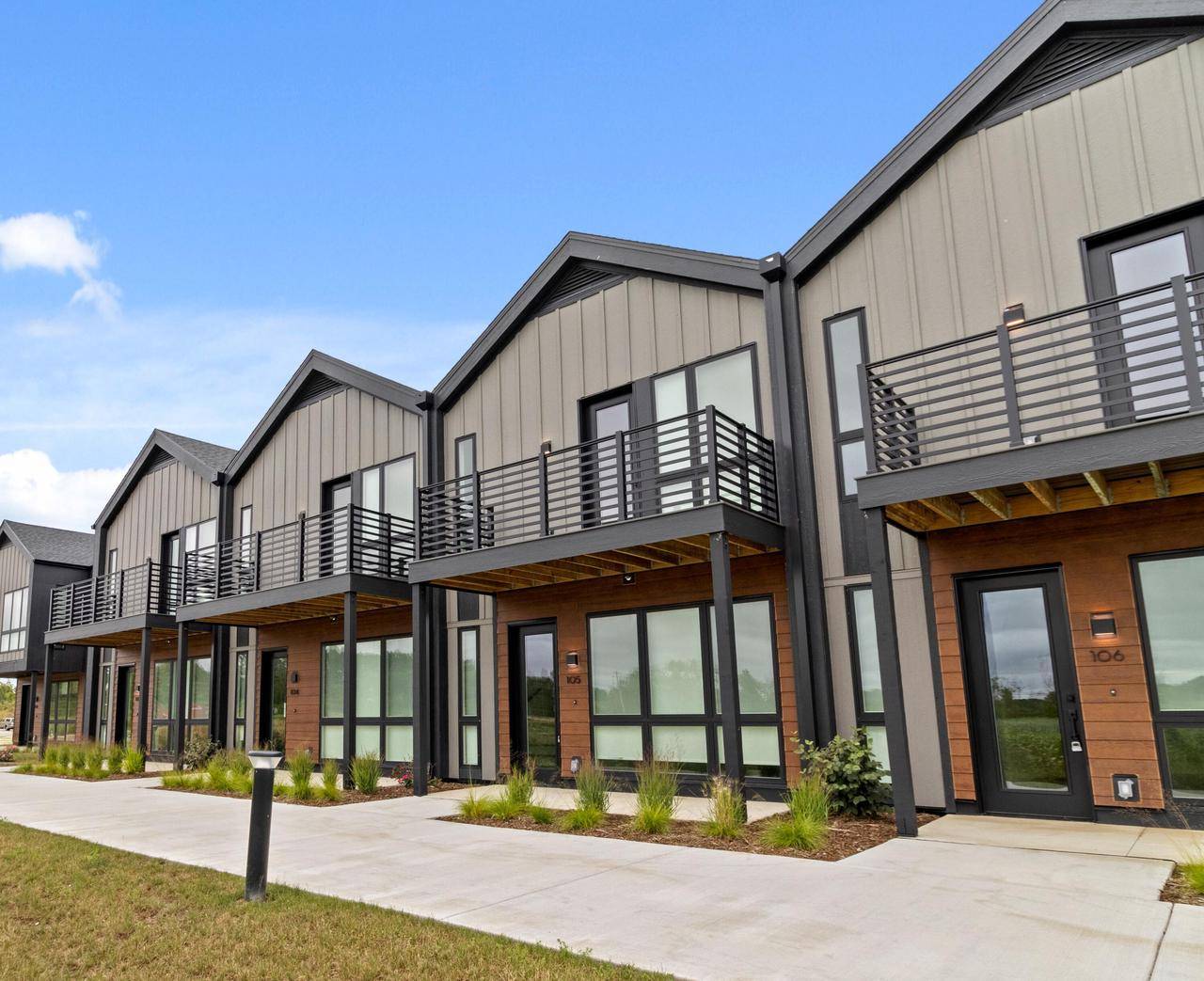 Oak Creek, WI 53154,4163 E Hemlock DRIVE #105