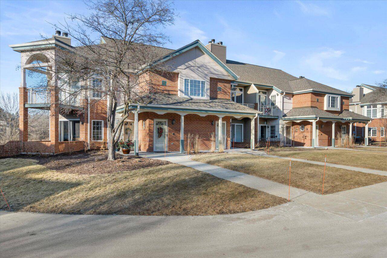 Brookfield, WI 53045-6089,18980 Toldt Woods DRIVE #31