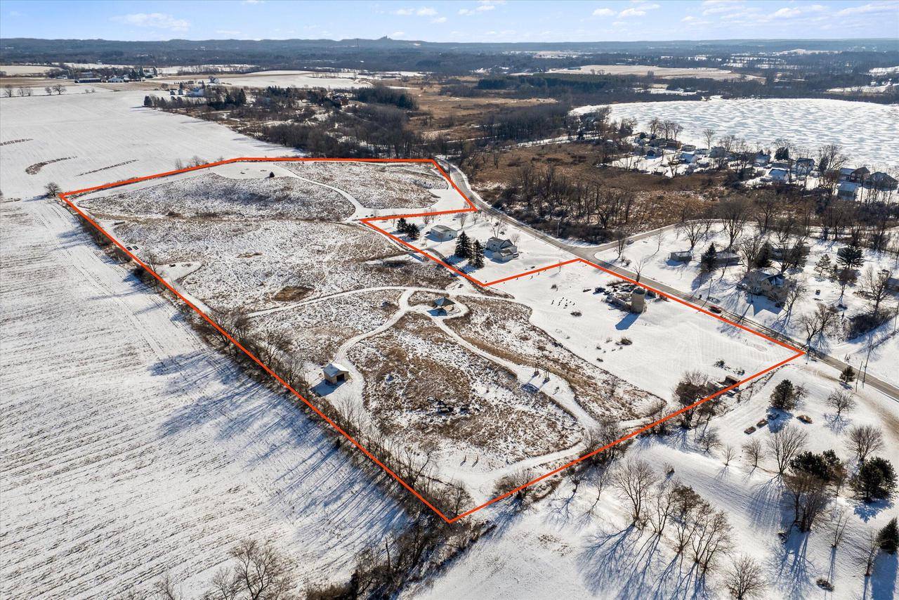Hartford, WI 53027,7542 W WATERFORD ROAD #Lt 3