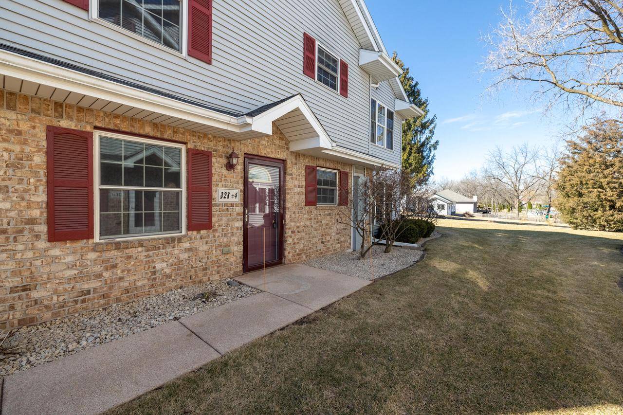 Slinger, WI 53086-9063,328 Kettle Moraine DRIVE N #4
