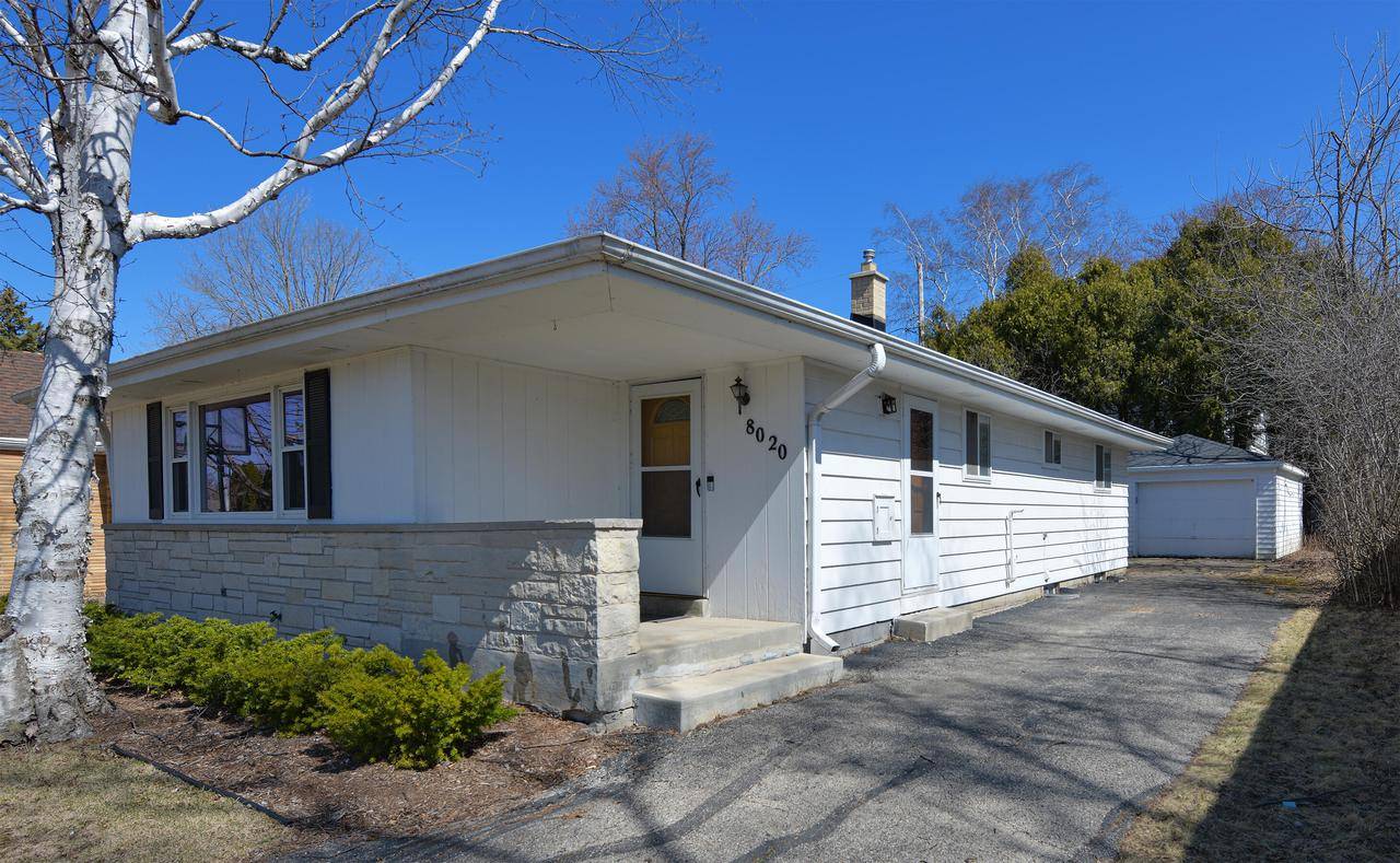 Fox Point, WI 53217-2720,8020 N Mohawk ROAD