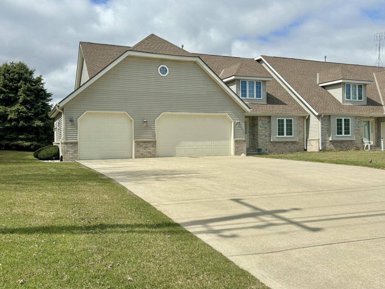 Racine, WI 53402-1824,5822 Charles STREET