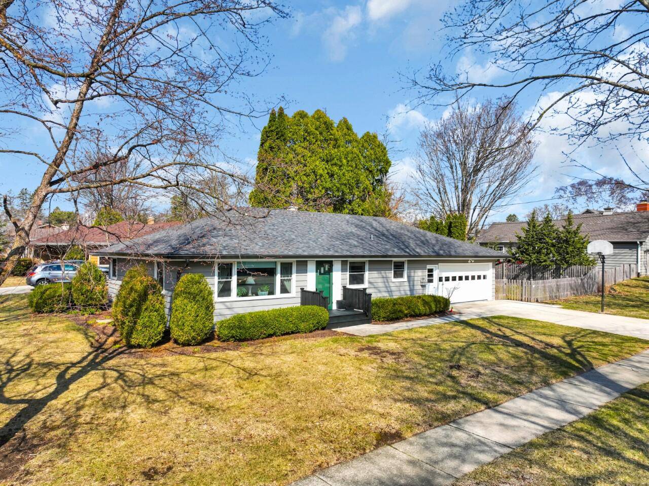 Cedarburg, WI 53012,W70N739 Monroe AVENUE