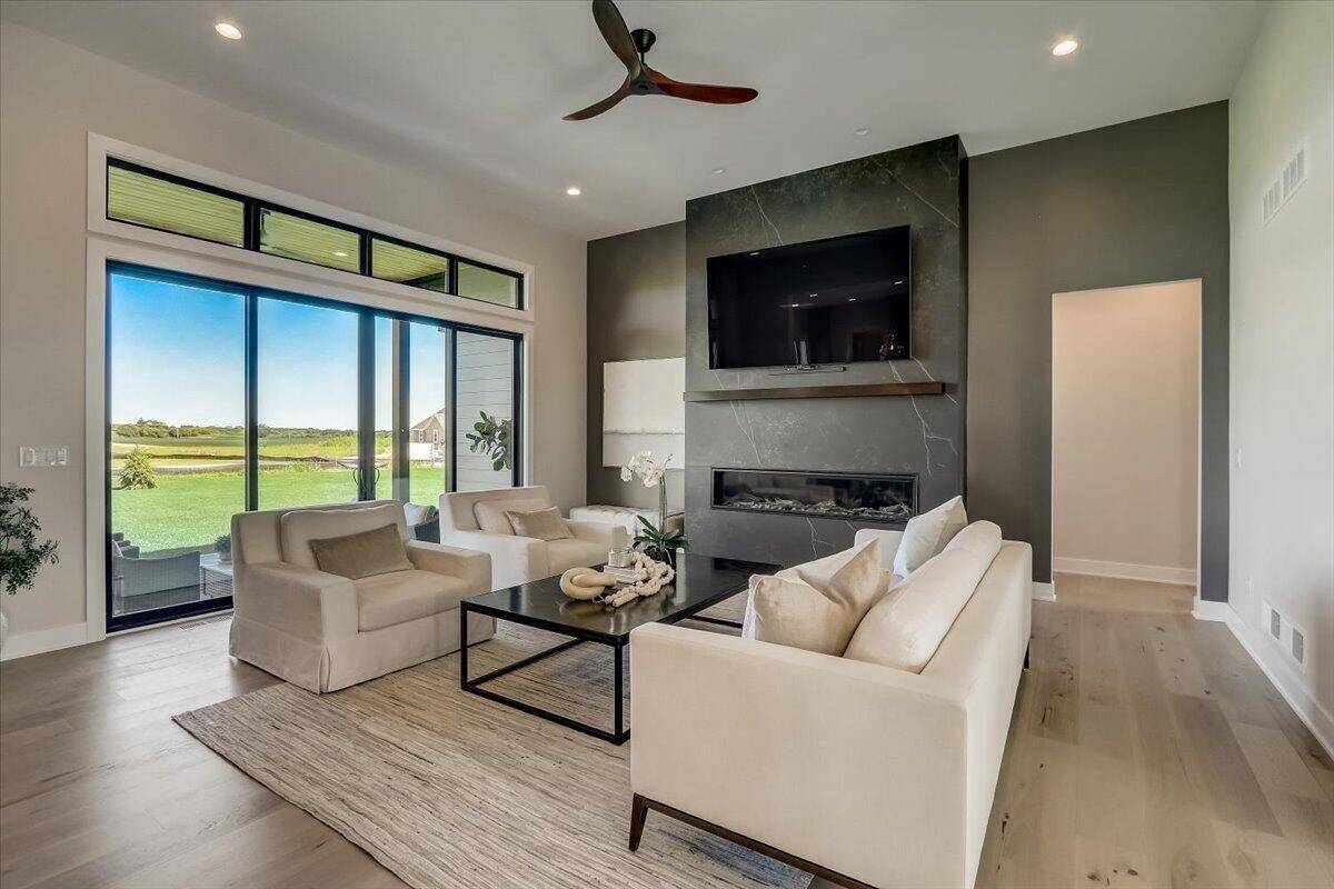 Mequon, WI 53092,12345 N East Shoreland DRIVE