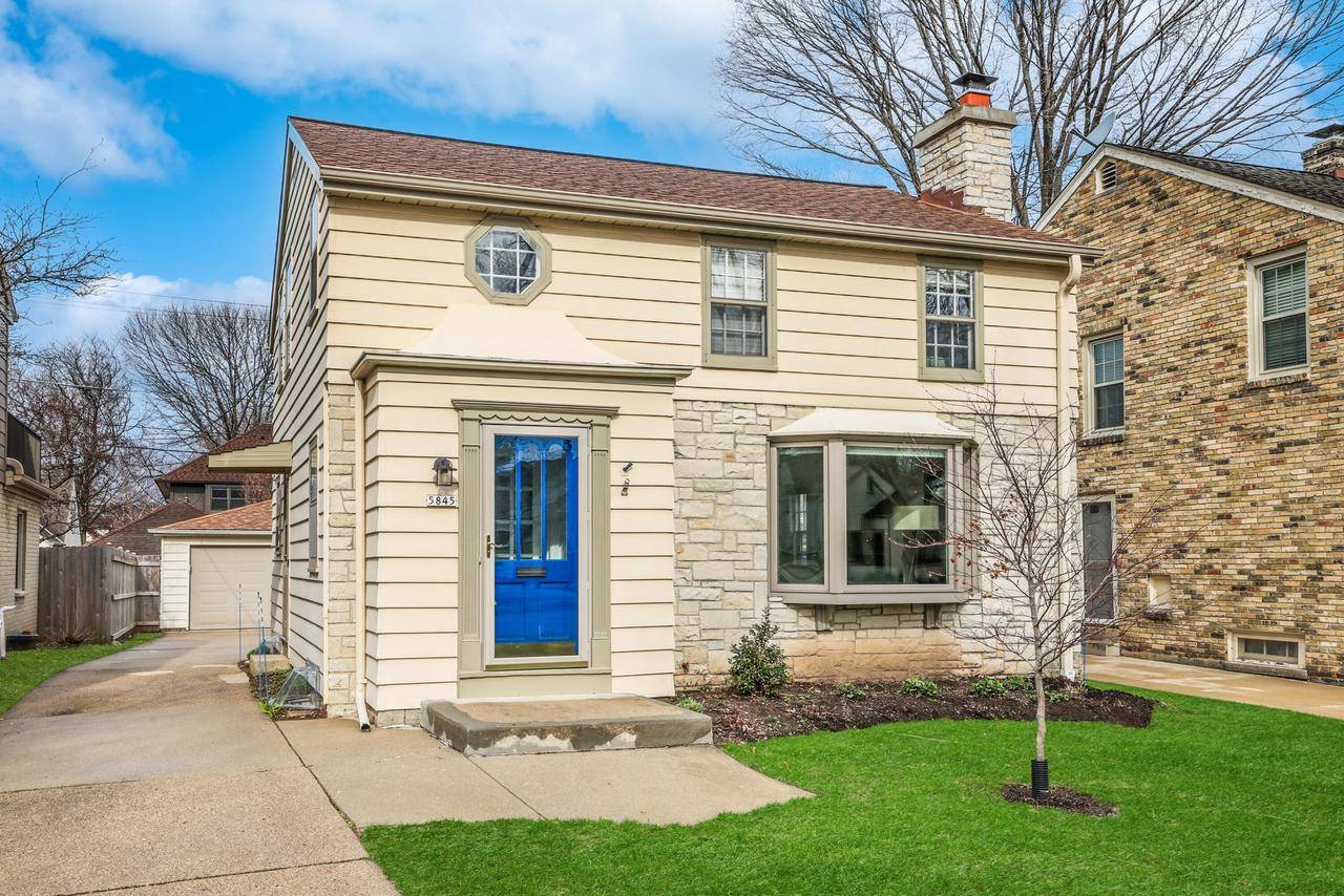 Whitefish Bay, WI 53217-4621,5845 N Shoreland AVENUE