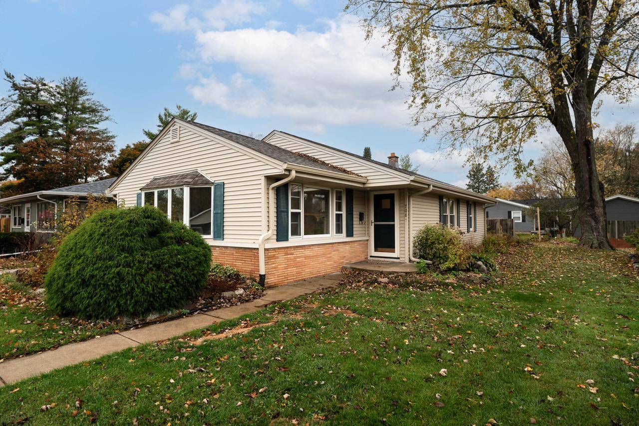 Oconomowoc, WI 53066,708 Oakwood AVENUE