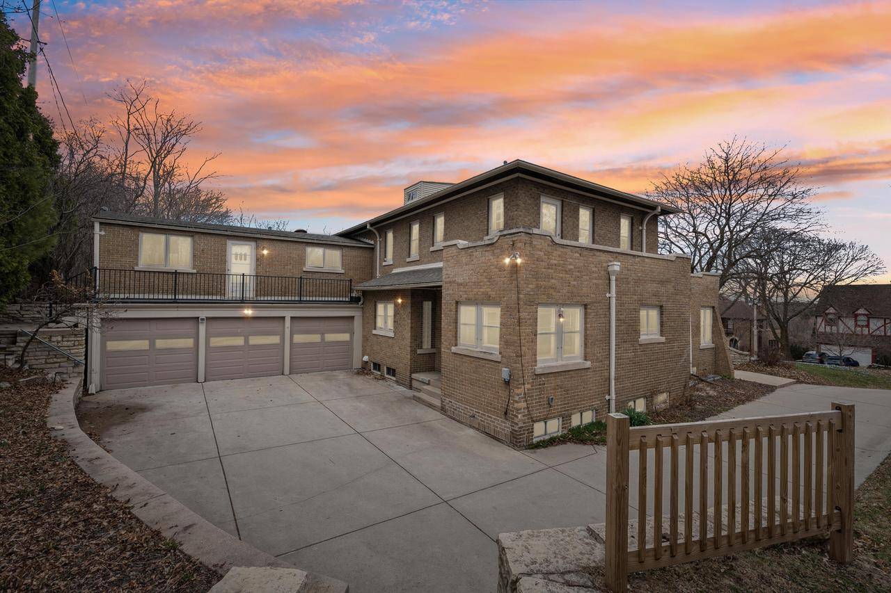 Wauwatosa, WI 53213-2319,1723 Alta Vista AVENUE