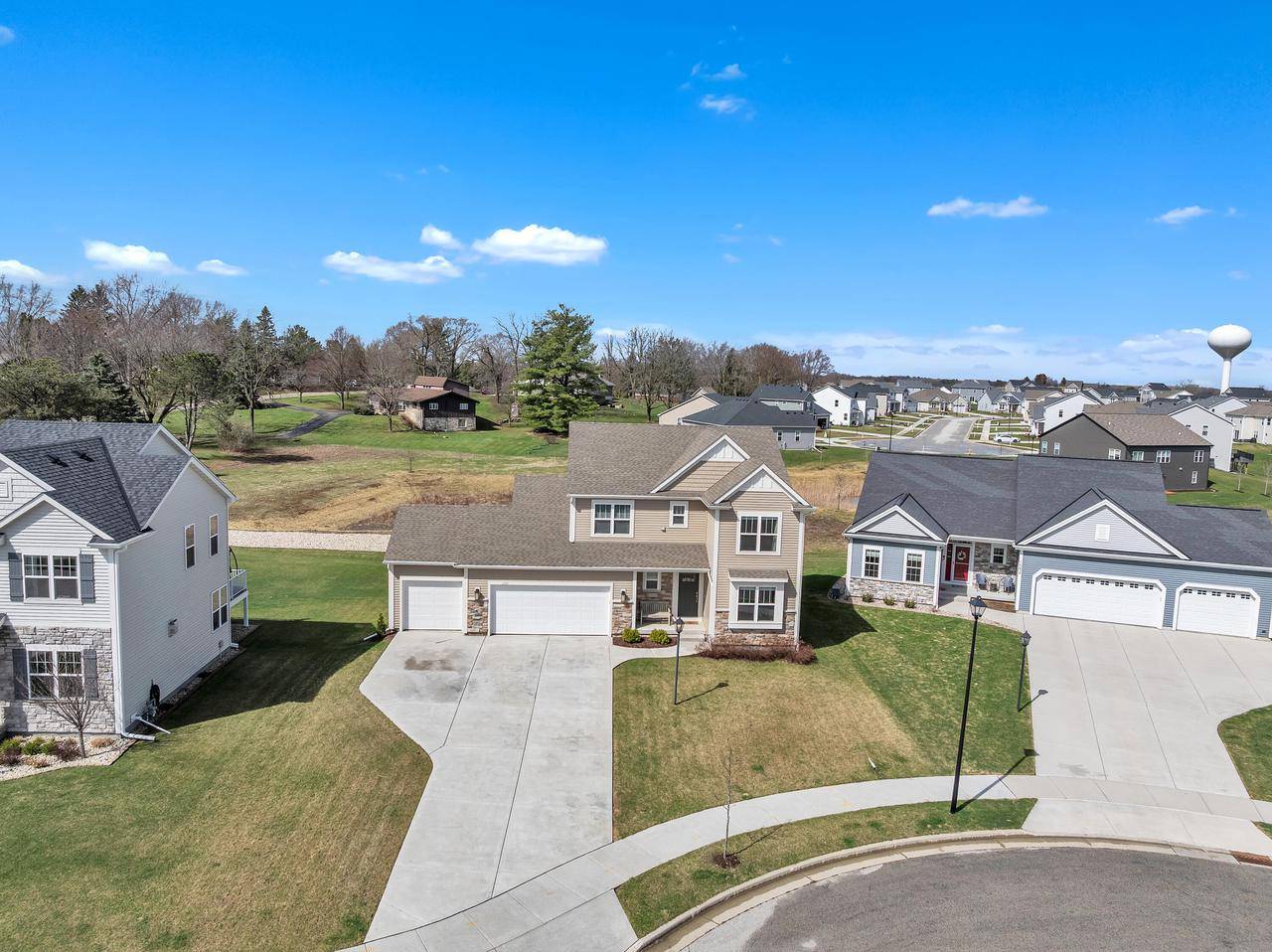 Oconomowoc, WI 53066-9313,1090 Spruce COURT