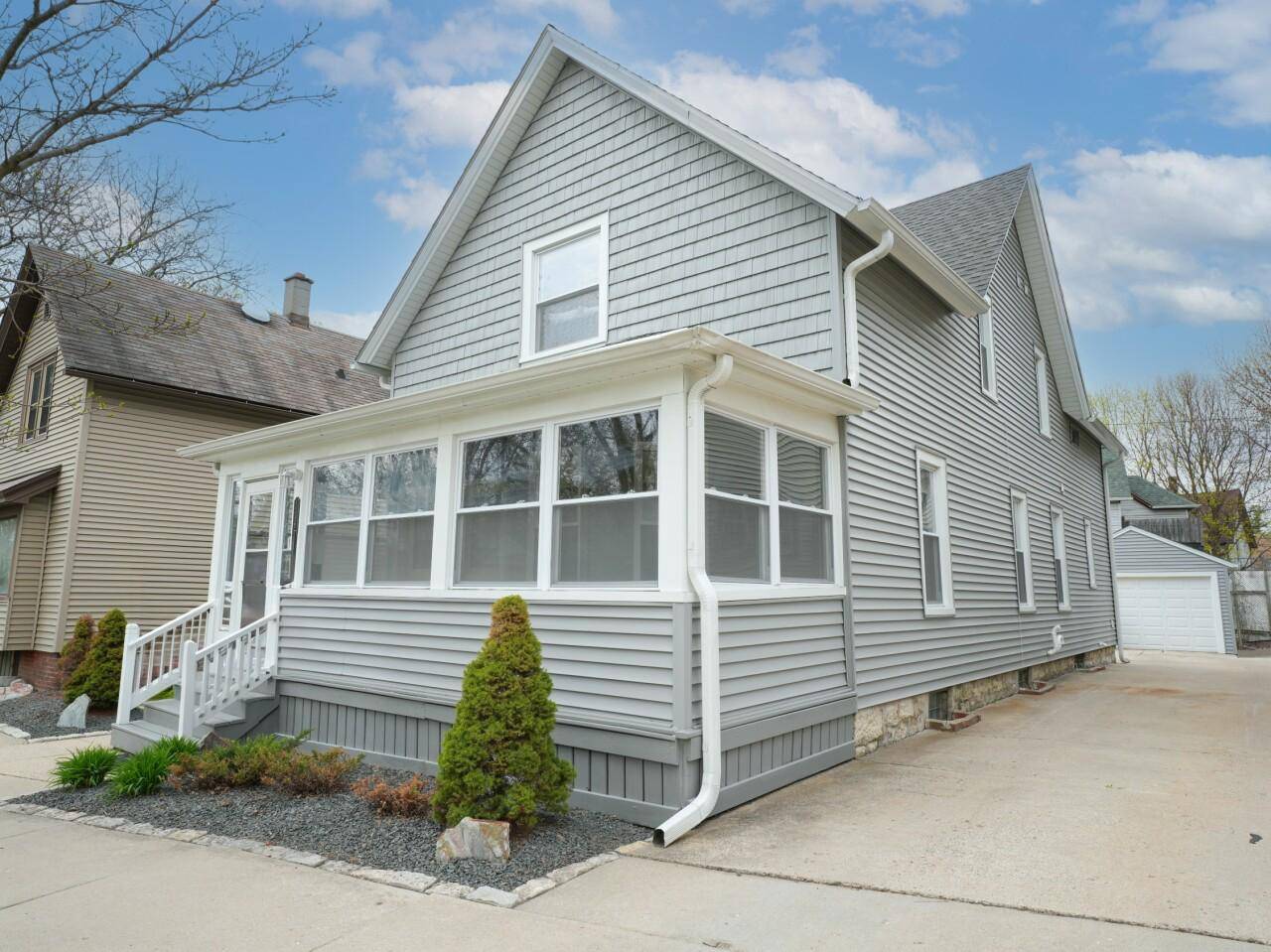 Wauwatosa, WI 53213-2754,1367 N 72nd STREET