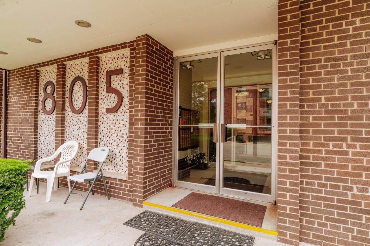 Whitefish Bay, WI 53217,805 E Henry Clay STREET #304