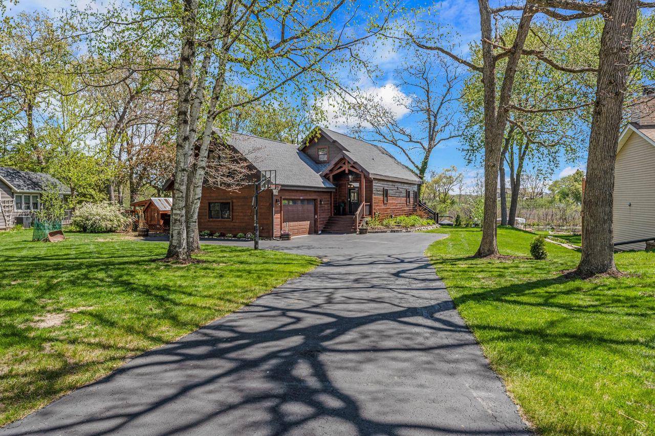 Delafield, WI 53018,3024 Nagawicka AVENUE