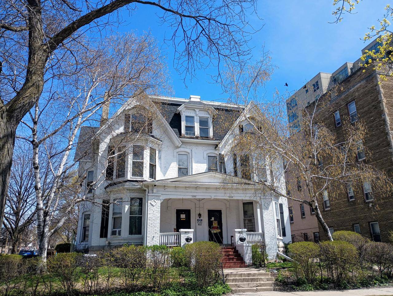 Milwaukee, WI 53202,1502 E Royall PLACE