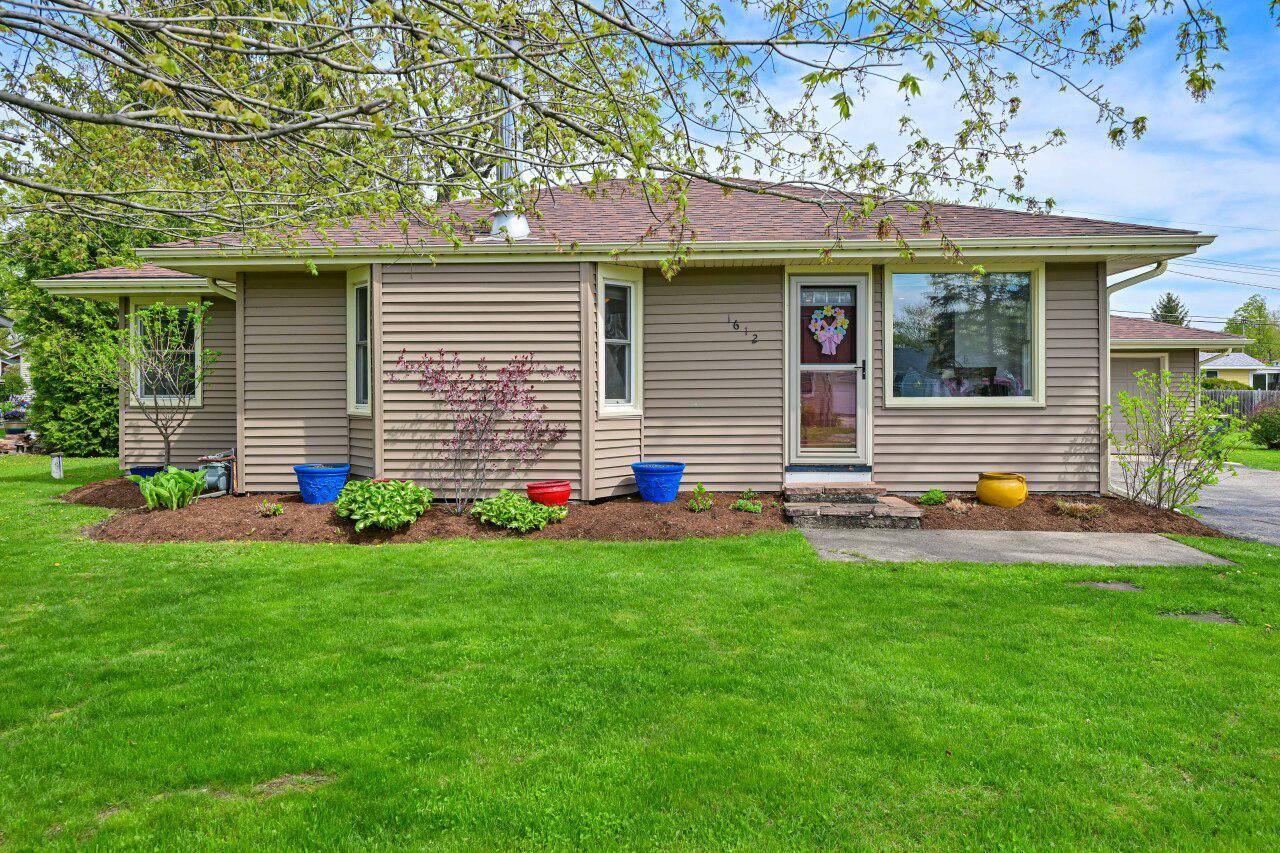 Twin Lakes, WI 53181-9737,1612 Willow ROAD