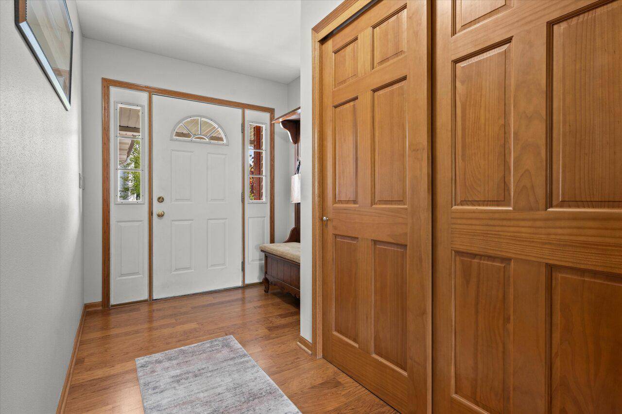 Oak Creek, WI 53154-6231,2038 W Hope LANE