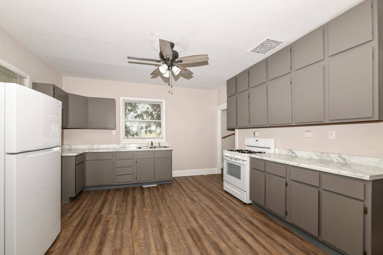 Sharon, WI 53585-9763,126 E School STREET