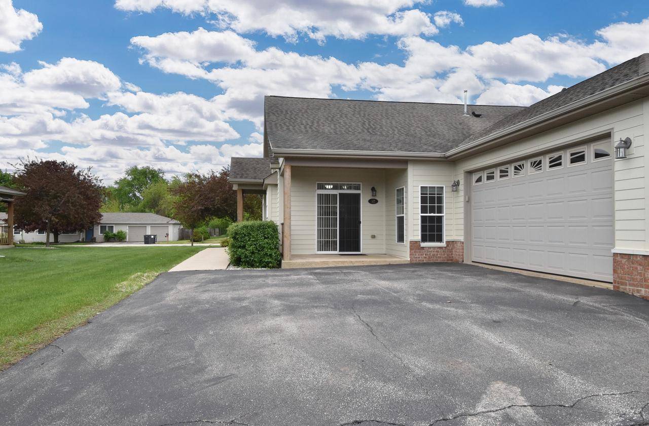 Kenosha, WI 53144-1561,4407 64th AVENUE #52