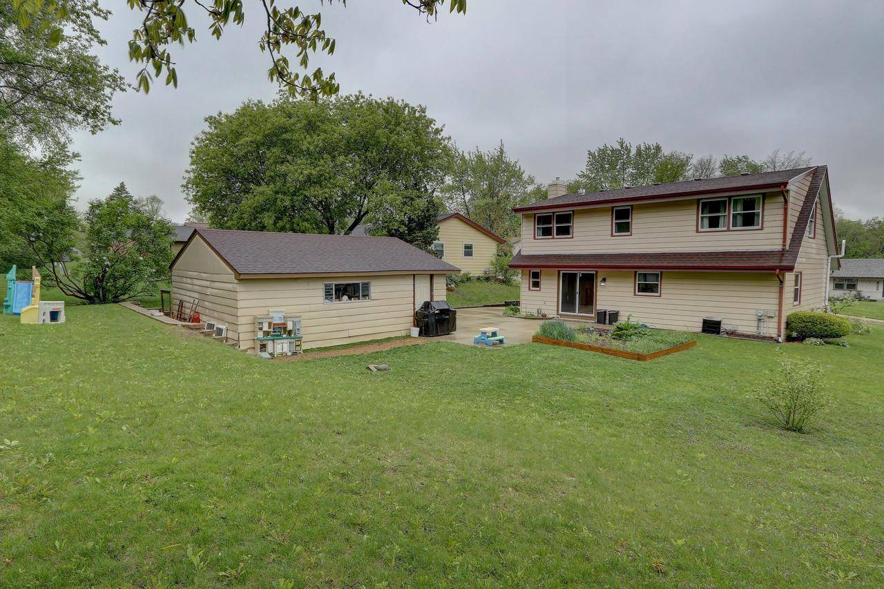Hartland, WI 53029-1234,261 Willow DRIVE