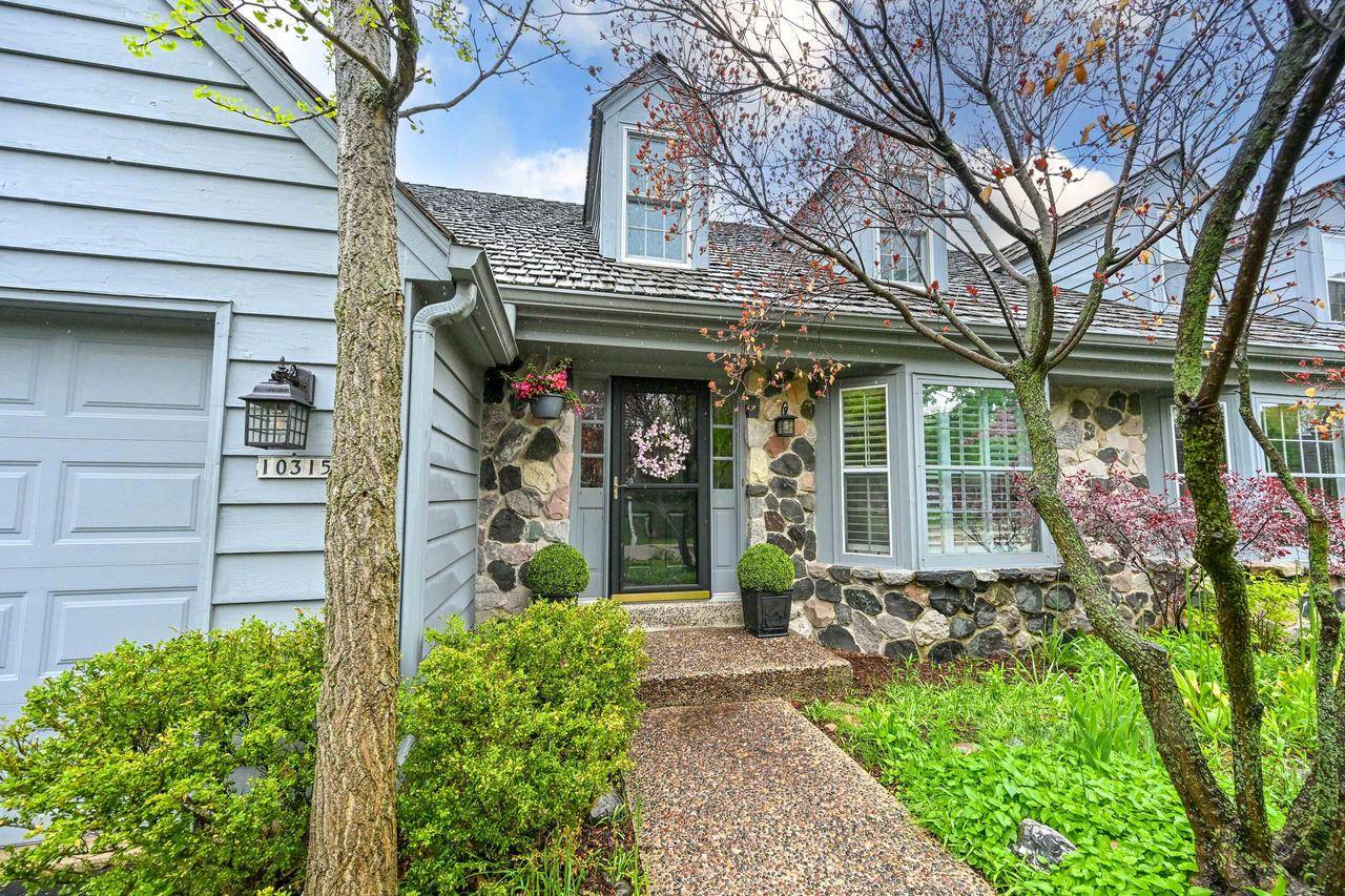 Mequon, WI 53092-5678,10315 N Westport CIRCLE