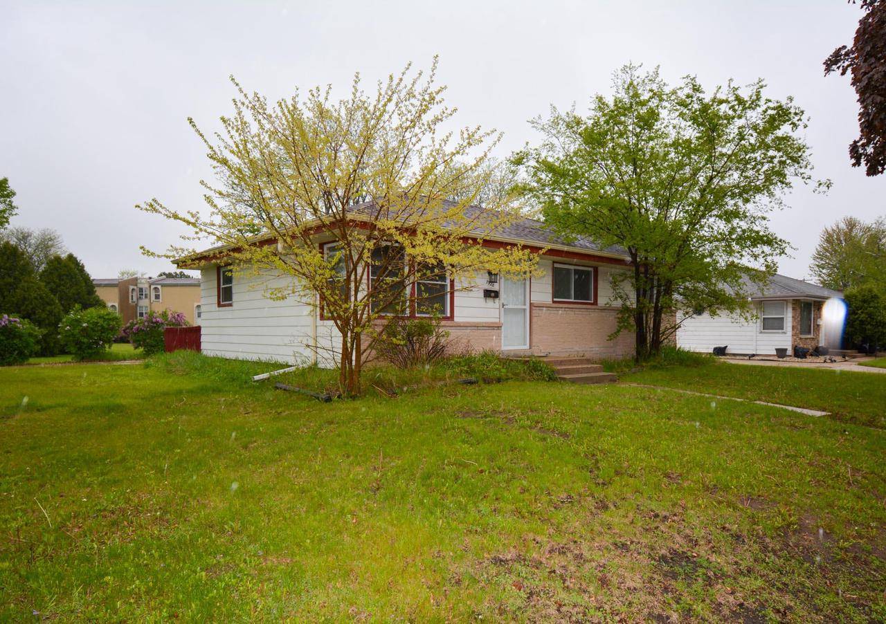 Milwaukee, WI 53223,7928 W Clovernook STREET