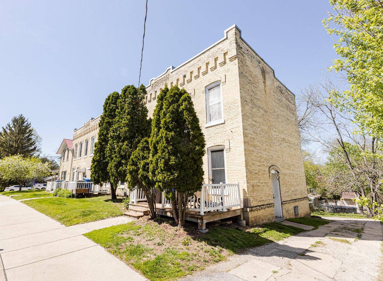 Watertown, WI 53098,222 Margaret STREET