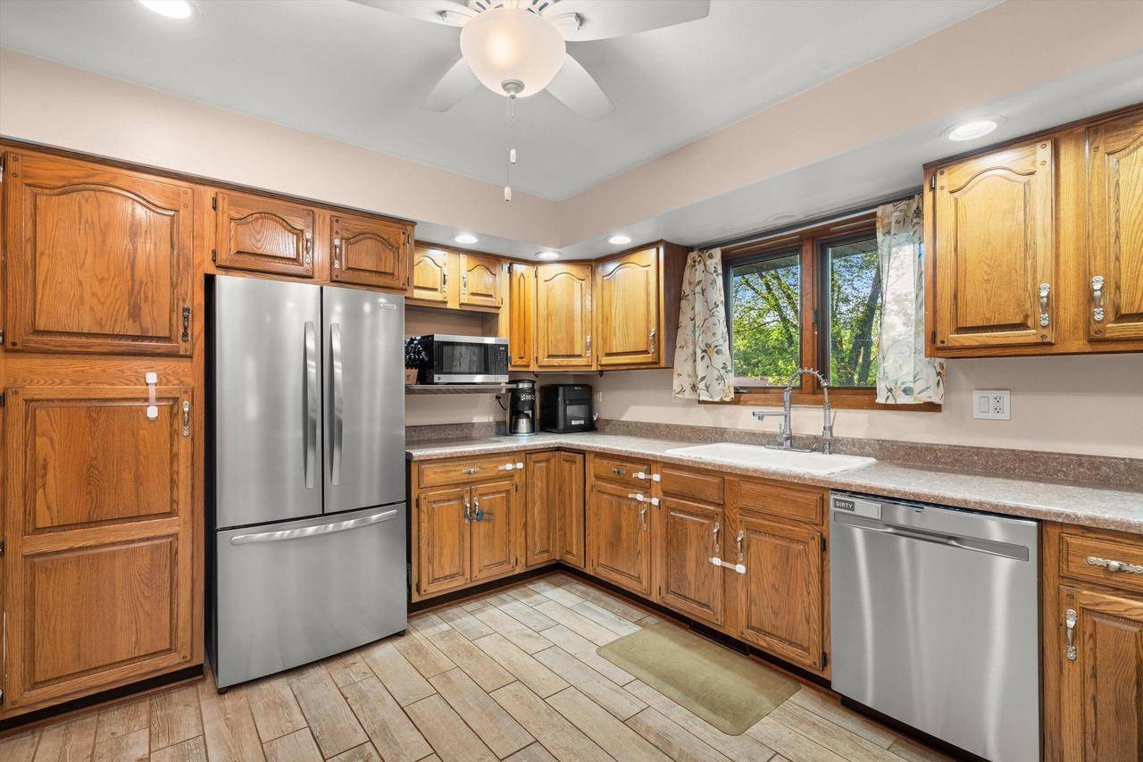 Twin Lakes, WI 53181-9274,1802 Pheasant AVENUE