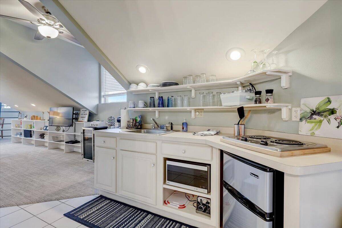 Lake Geneva, WI 53147-4352,W3216 S Lakeshore DRIVE #213