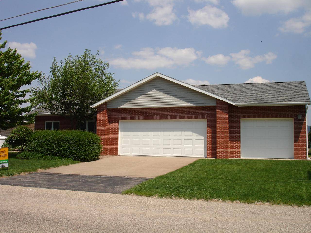 La Crosse, WI 54603-0000,1326 Nakomis AVENUE