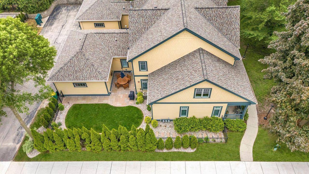 Shorewood, WI 53211-2631,2309 E Stratford COURT