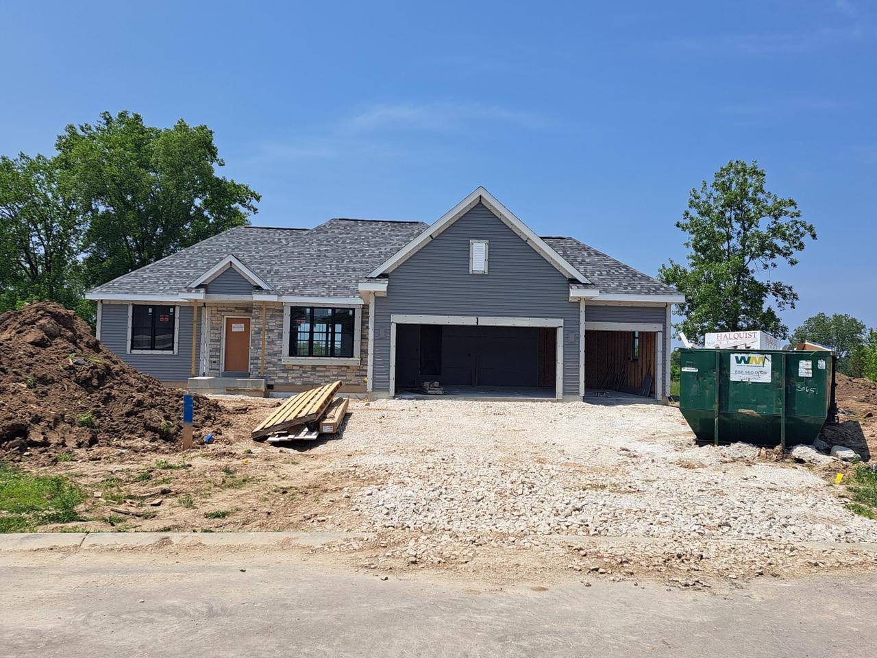 Pewaukee, WI 53072,W251N2371 Valleyview CIRCLE