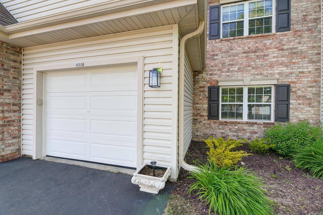 Slinger, WI 53086-9061,455 Cedar COURT #410-2