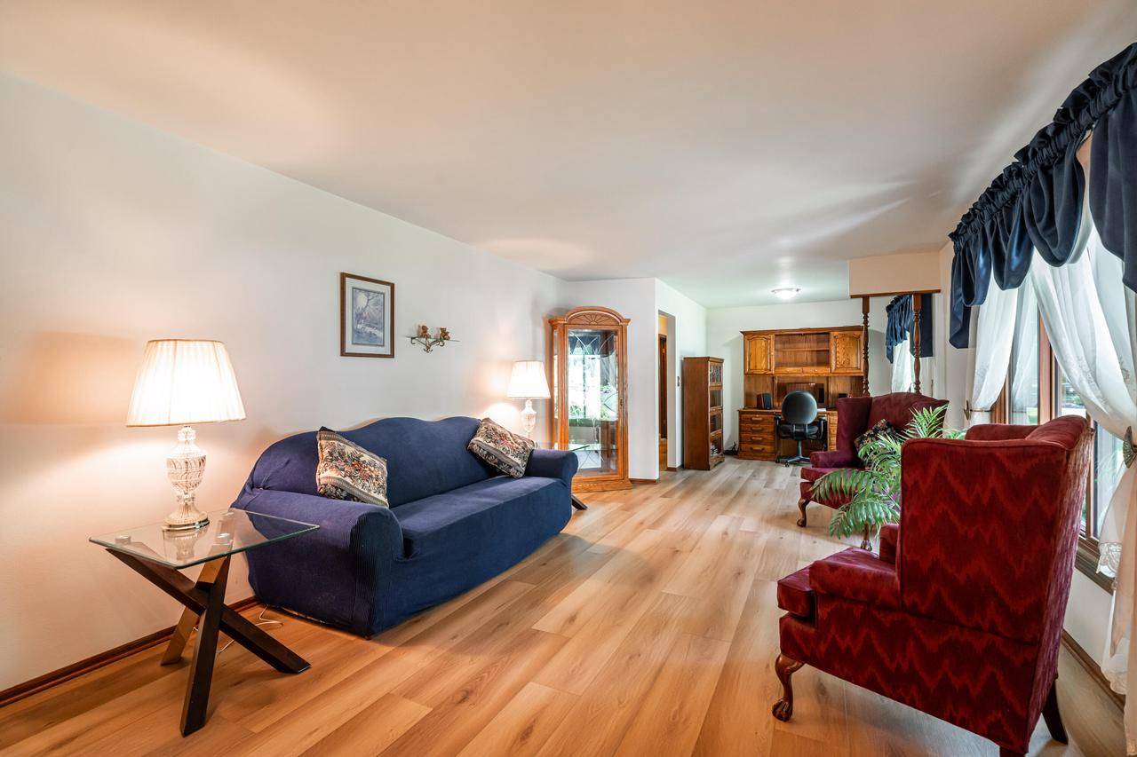 Franklin, WI 53132-8433,3805 W Glenwood DRIVE