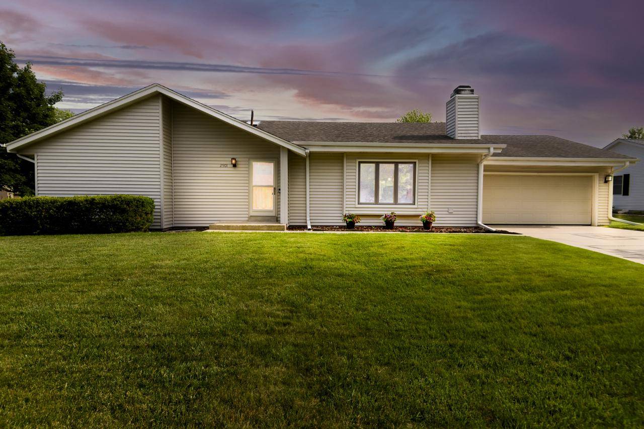 Franklin, WI 53132-8647,2901 W Hilltop LANE