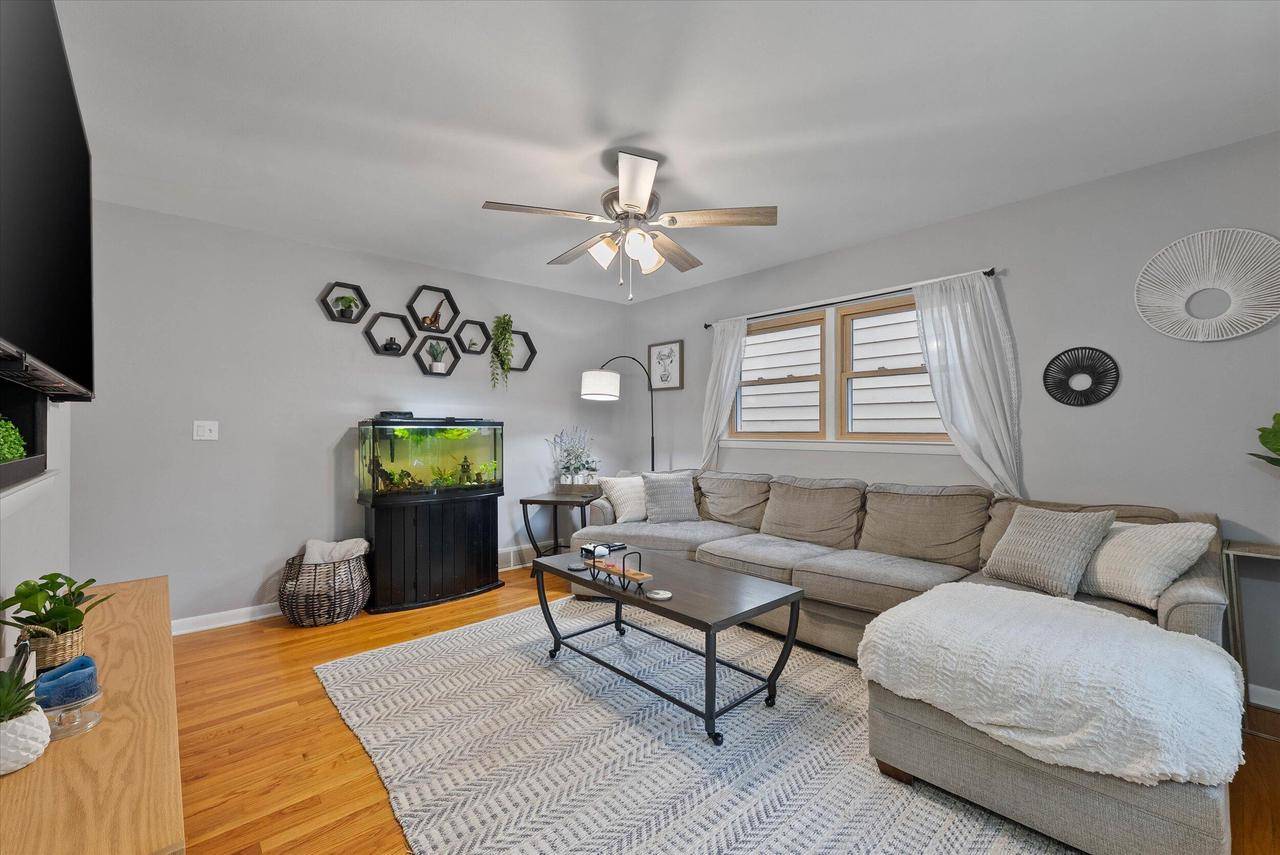 Milwaukee, WI 53222-2537,9350 W Melvina STREET