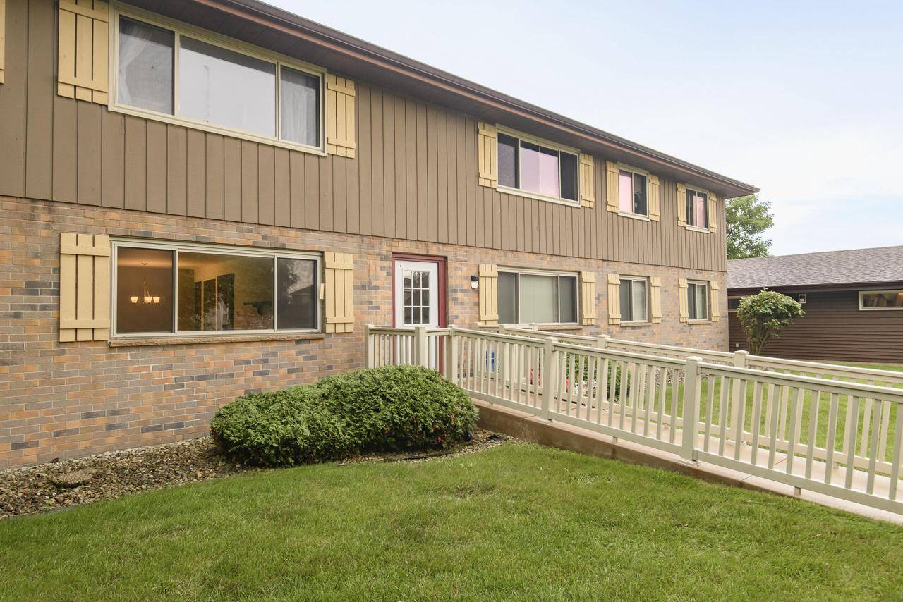 Franklin, WI 53132-1252,10376 W Whitnall Edge COURT #103