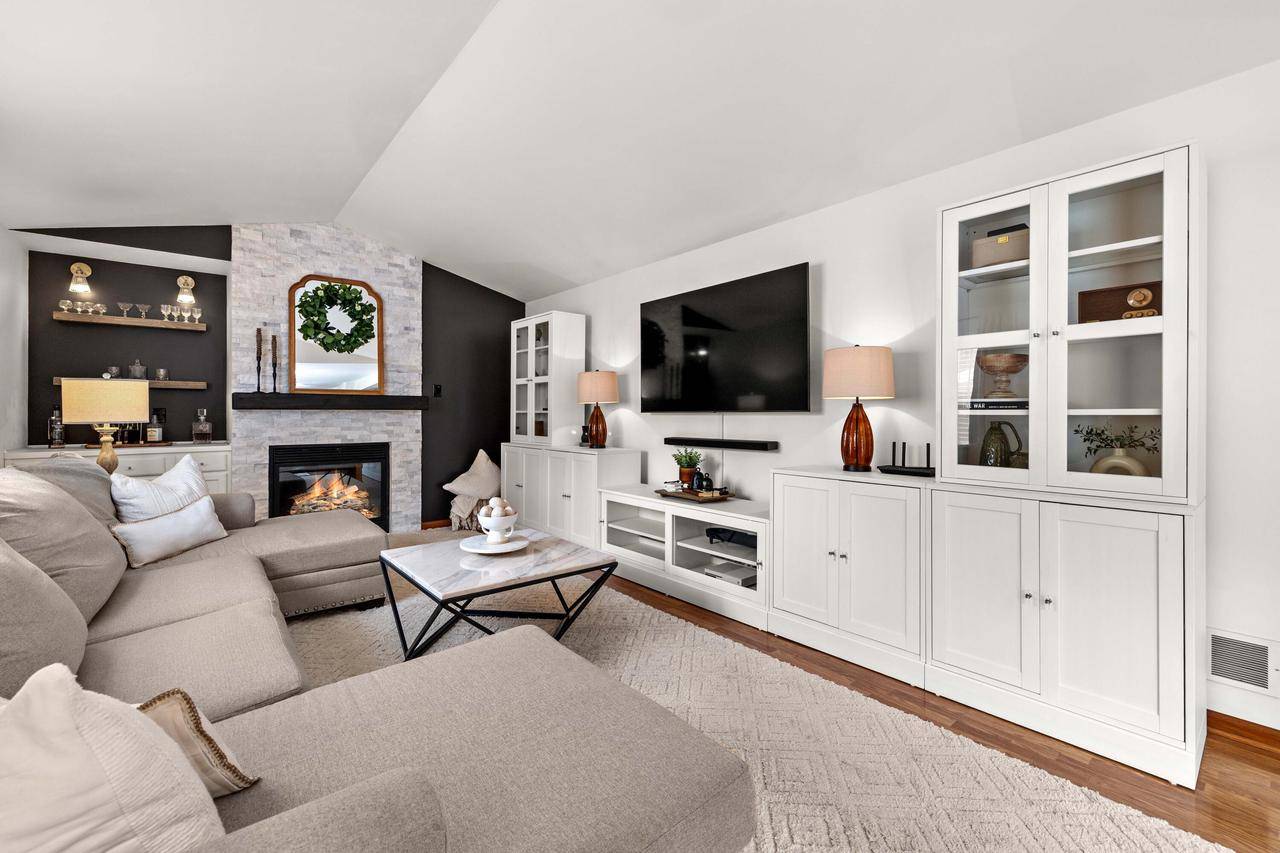 Twin Lakes, WI 53181,1918 Sunset DRIVE