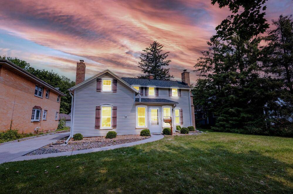 Wauwatosa, WI 53213,8220 Stickney AVENUE