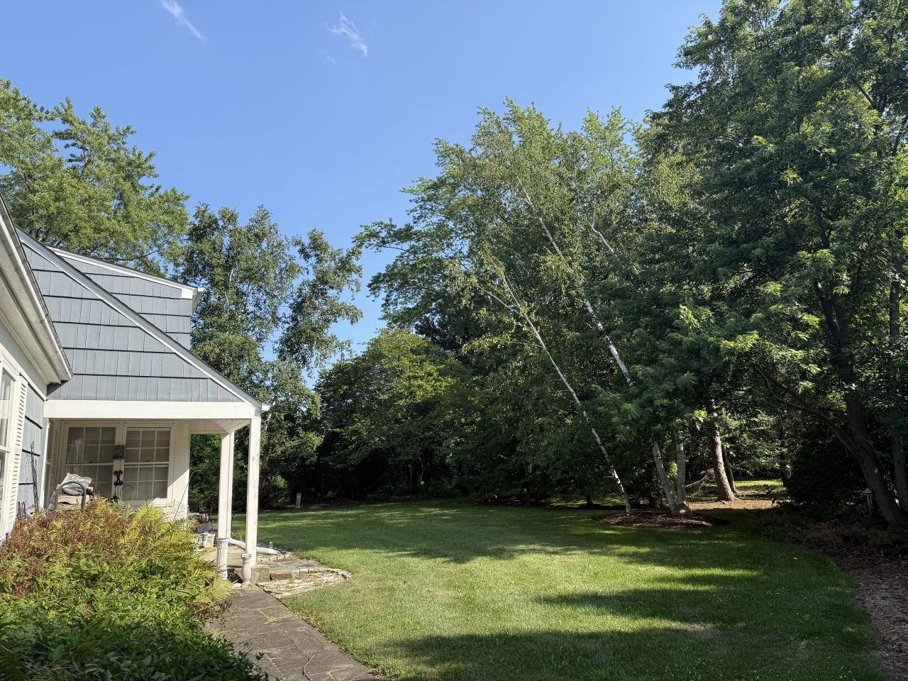 Fox Point, WI 53217-2300,257 W Suburban DRIVE