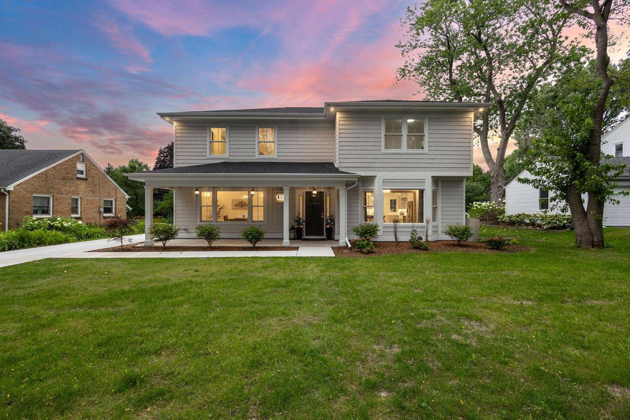 Fox Point, WI 53217-2821,8313 N Links WAY