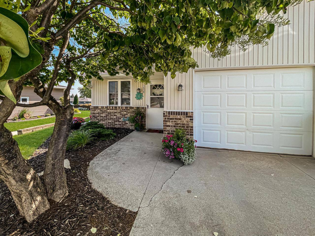 New Holstein, WI 53061-1633,1518 Mason STREET #1518