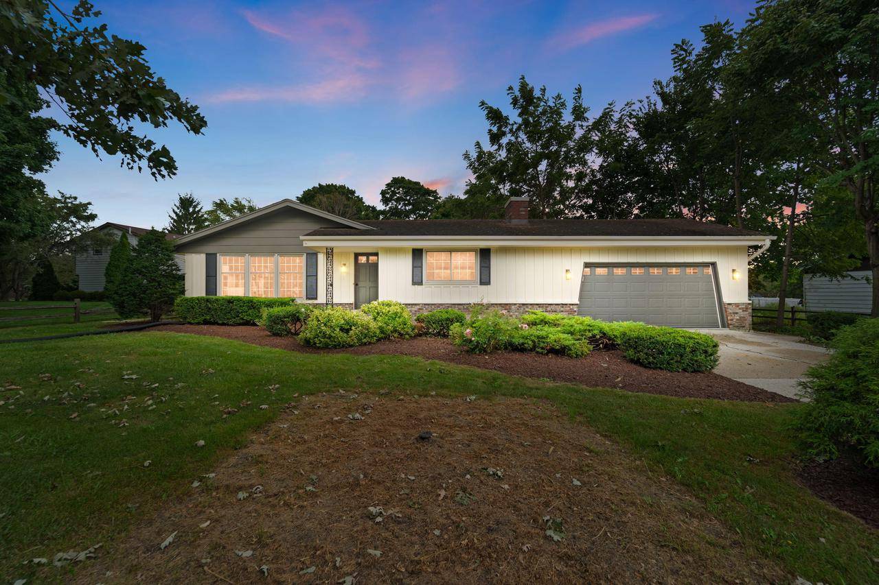 Franklin, WI 53132-9135,3543 W Hilltop LANE