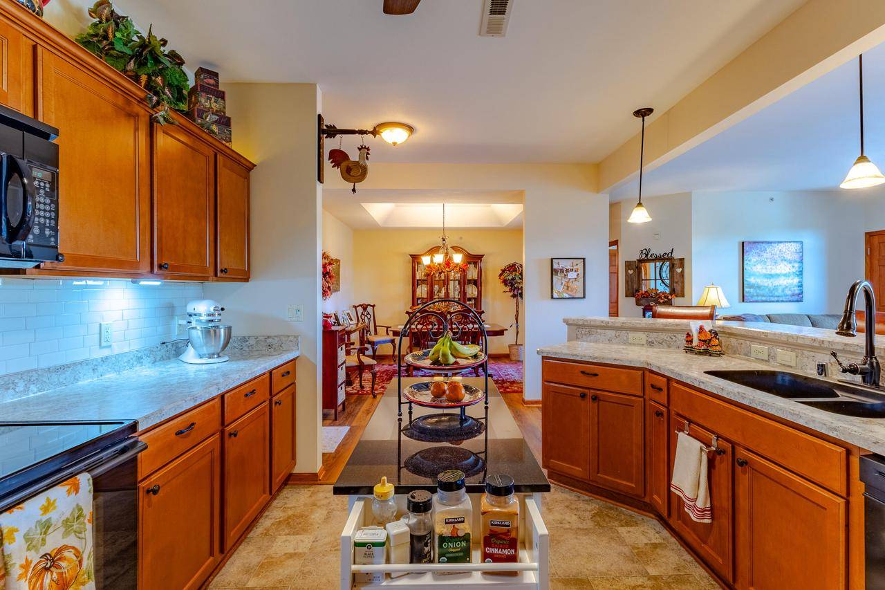 Hartford, WI 53027-2687,230 Hilldale DRIVE #1108