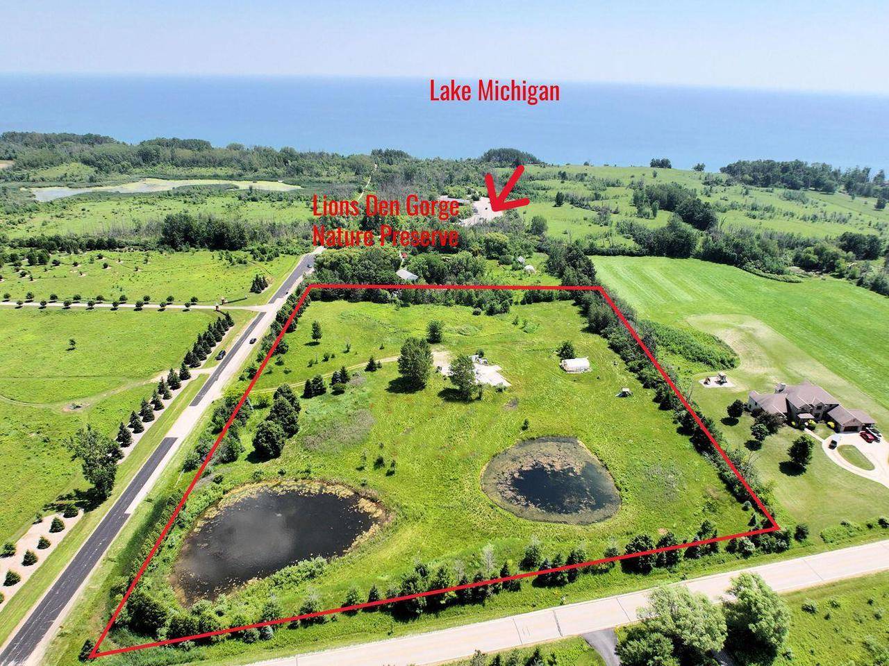 Grafton, WI 53024-9535,585 HIGH BLUFF DRIVE
